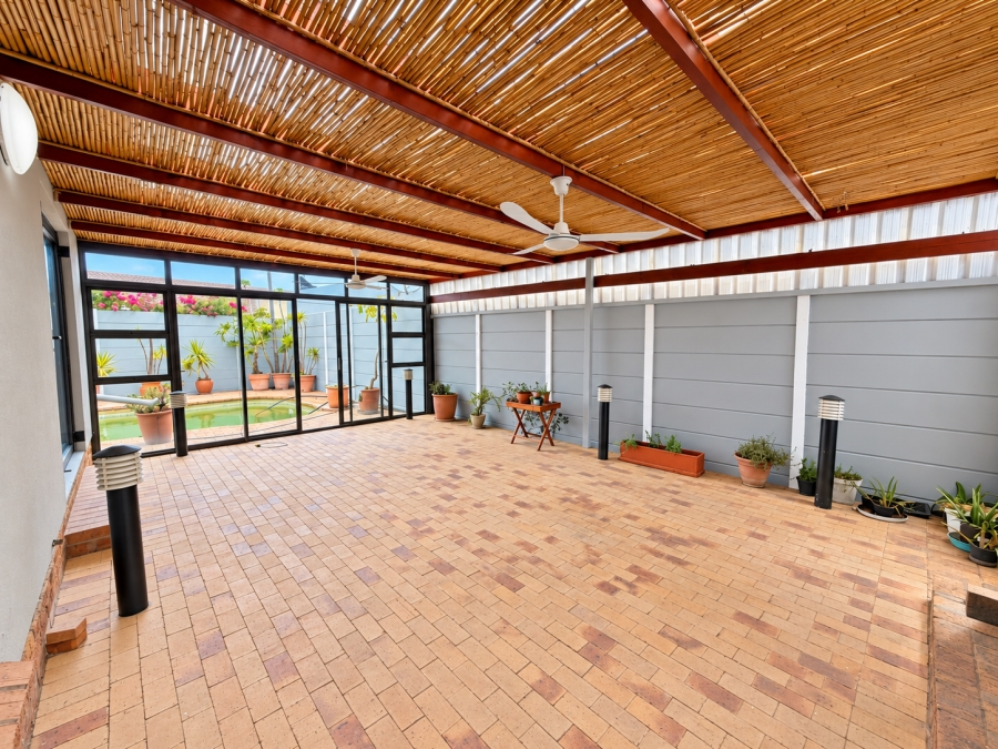 4 Bedroom Property for Sale in Bothasig Western Cape